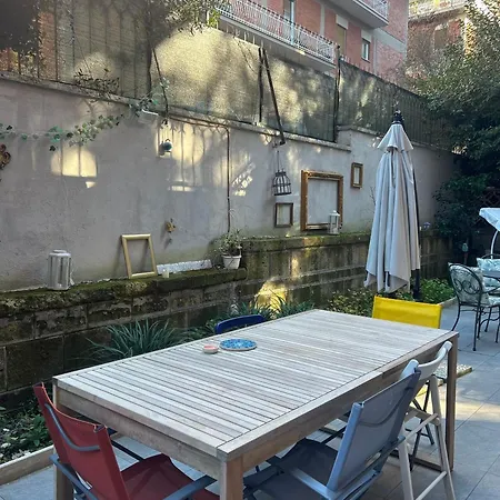 Happy House With Private Garden Apartamento
