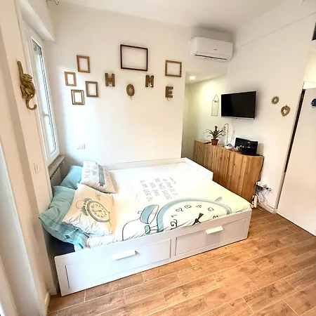Happy House With Private Garden Apartment Rom
