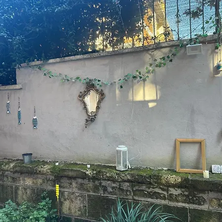 Apartment Happy House With Private Garden Rom