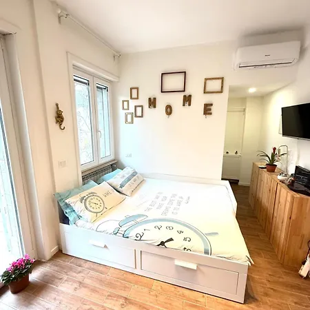 Happy House With Private Garden * Rom