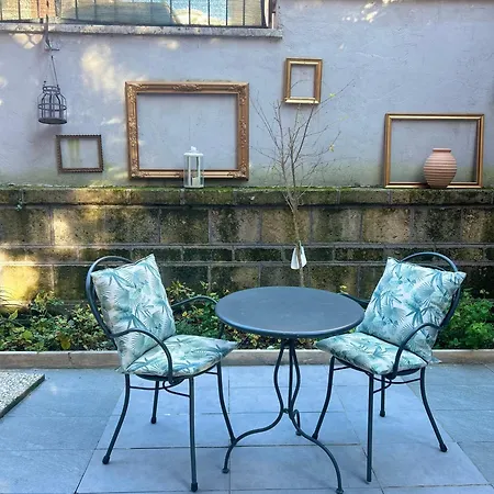 Apartment Happy House With Private Garden Rom