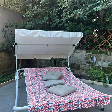 Happy House With Private Garden * Rom