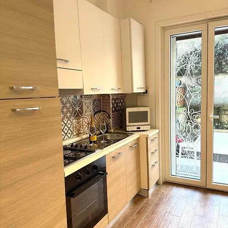 דירה Happy House With Private Garden *