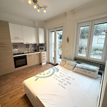 Happy House With Private Garden דירה *