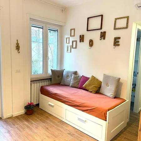 דירה Happy House With Private Garden